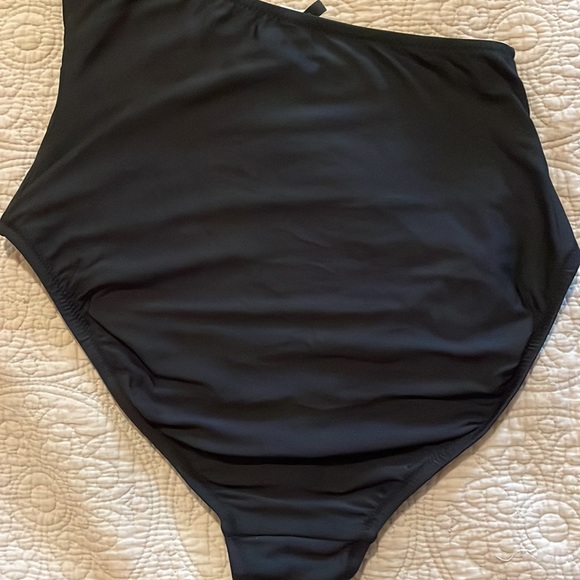 J. Crew Cutout one-piece swimsuit black size 6 VEUC SOLD OUT! - Picture 10 of 16